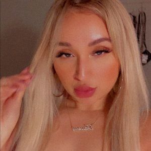 Meet your Posher, Candy